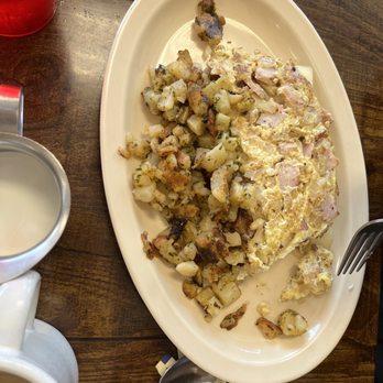 Leo's Cafe - Mountain omelette - Breakfast & Brunch Near Me - McDonough, Georgia Leo's Cafe - Mountain omelette - Breakfast & Brunch Near Me - McDonough, Georgia