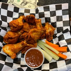 2 Brothers Bar & Grill - Standard Buffalo wings