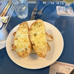 Blue Bar - Cheesy garlic bread
