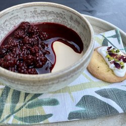 Kai Cafè + Restaurant - Set cream with blackberries