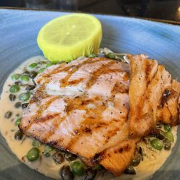 Grilled Salmon Fresca