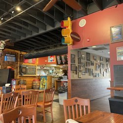 Moe's Original Bar B Que - Nice and casual
