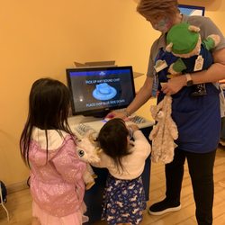 Build-A-Bear Workshop - Choosing sounds/ songs
