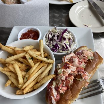 The Sunset Restaurant - Lobster Roll - New American Near Me - Malibu, California The Sunset Restaurant - Lobster Roll - New American Near Me - Malibu, California
