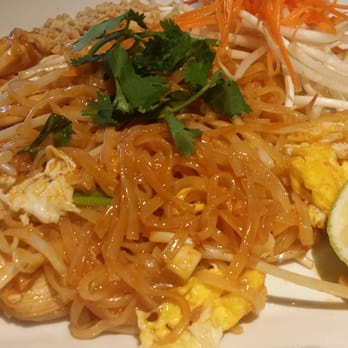 Manaow - Pad Thai (^_^) - Thai Near Me - Long Beach, California Manaow - Pad Thai (^_^) - Thai Near Me - Long Beach, California