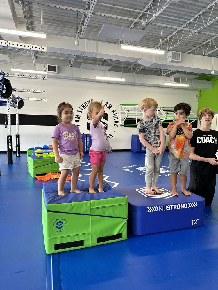 Kid Strong Logo
