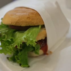 Margy Burger - Non fatevi ingannare dai tovaglioli, questo hamburger doppio è GRANDE e GROSSO.