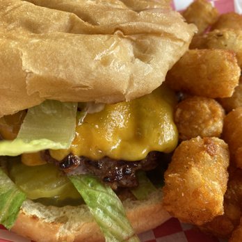 Big Belly Burgers & Brew - Classic Cheeseburger with Tater Tots - Burgers Near Me - Sunriver, Oregon Big Belly Burgers & Brew - Classic Cheeseburger with Tater Tots - Burgers Near Me - Sunriver, Oregon