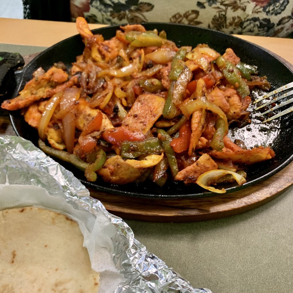 La Sabrosita - Fajitas Pollo (chicken, rainbow peppers, and onions in a sizzling skillet) - Mexican Near Me - Waynesboro, Virginia La Sabrosita - Fajitas Pollo (chicken, rainbow peppers, and onions in a sizzling skillet) - Mexican Near Me - Waynesboro, Virginia