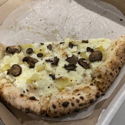 Pizaro's Pizza - Patata e Funghi Pizza