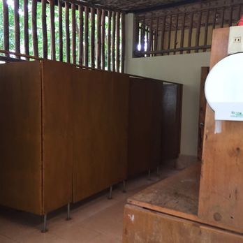 Zoobic Safari Office - This was once of the better bathrooms I have been to in this area. - Nurseries & Gardening Near Me - Makati, NCR