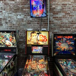 Hometown Arcade - 007 Pinball - Stern Pinball