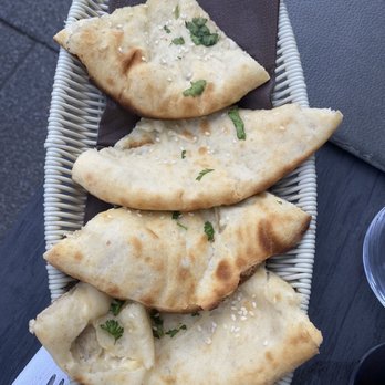 Cinnamon - Cheese and garlic naan - Indian Near Me - Strasbourg, 67