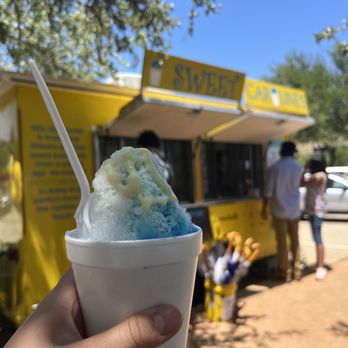 Sweet Caroline's Snow Shack - Hawaiian Wedding with condensed milk - Shaved Ice Near Me - Austin, Texas Sweet Caroline's Snow Shack - Hawaiian Wedding with condensed milk - Shaved Ice Near Me - Austin, Texas
