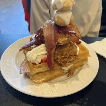 Maple Leaf Diner - *Chicken, Bacon & Waffles - American Near Me - Dallas, Texas