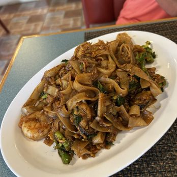Mint Thai Cuisine - Drunken Noodles Mixed seafood - Asian Fusion Near Me - Punta Gorda, Florida Mint Thai Cuisine - Drunken Noodles Mixed seafood - Asian Fusion Near Me - Punta Gorda, Florida