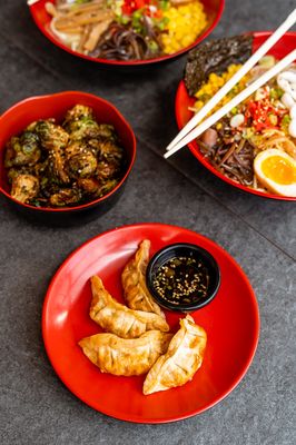 Poke Burri / Lifting Noodles Ramen by null