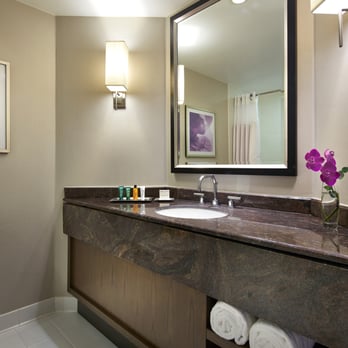 Hilton Long Beach - Hotels Near Me - Long Beach, California