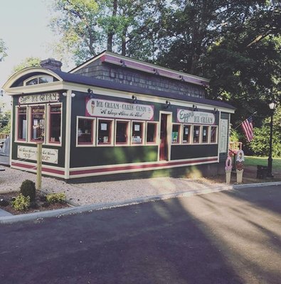 Egger's Ice Cream Parlor - Richmond Town by null