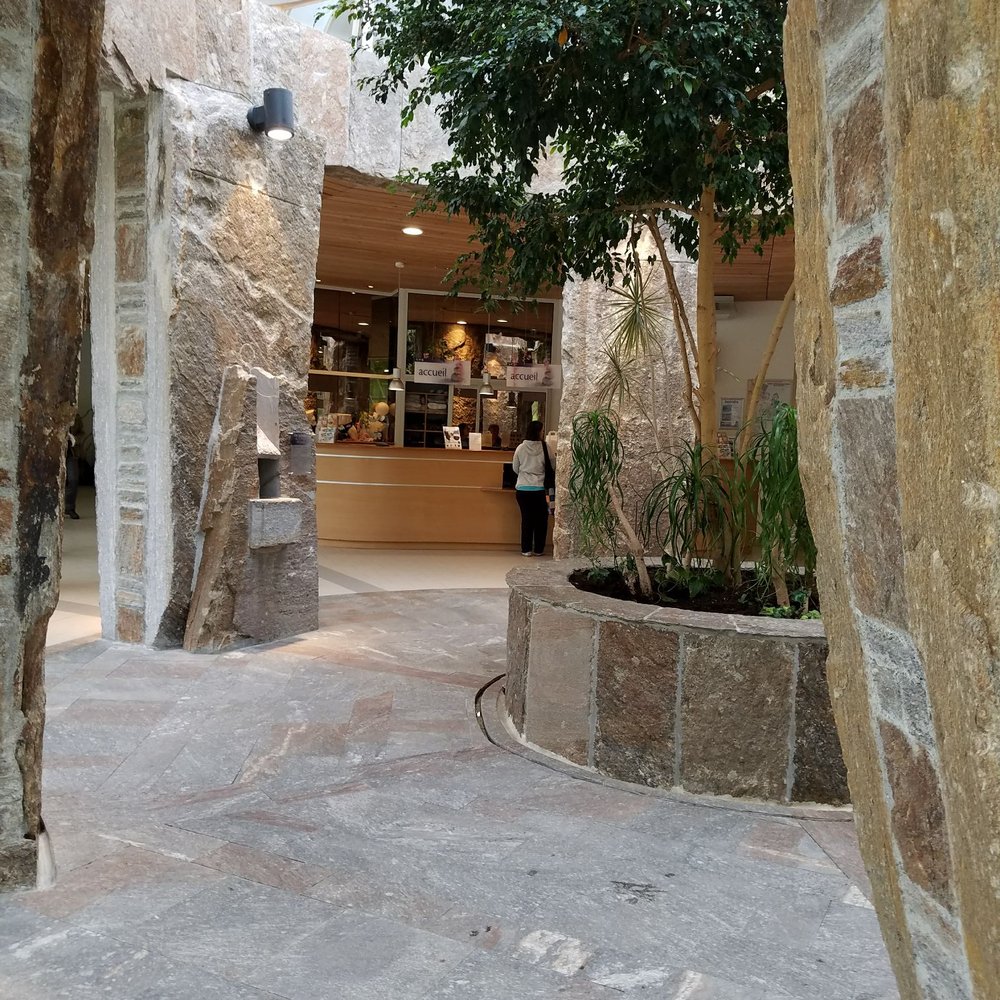 Balnéa - Lobby - Tanning Near Me