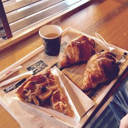 Jean Luc Pelé - Croissants mit oberleckerer Tarte aux abricots.