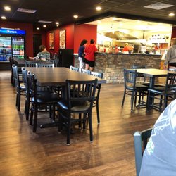 Fox's Pizza Den - Nice clean eat-in dining room!