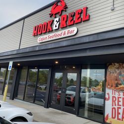 Hook & Reel Cajun Seafood & Bar - The place