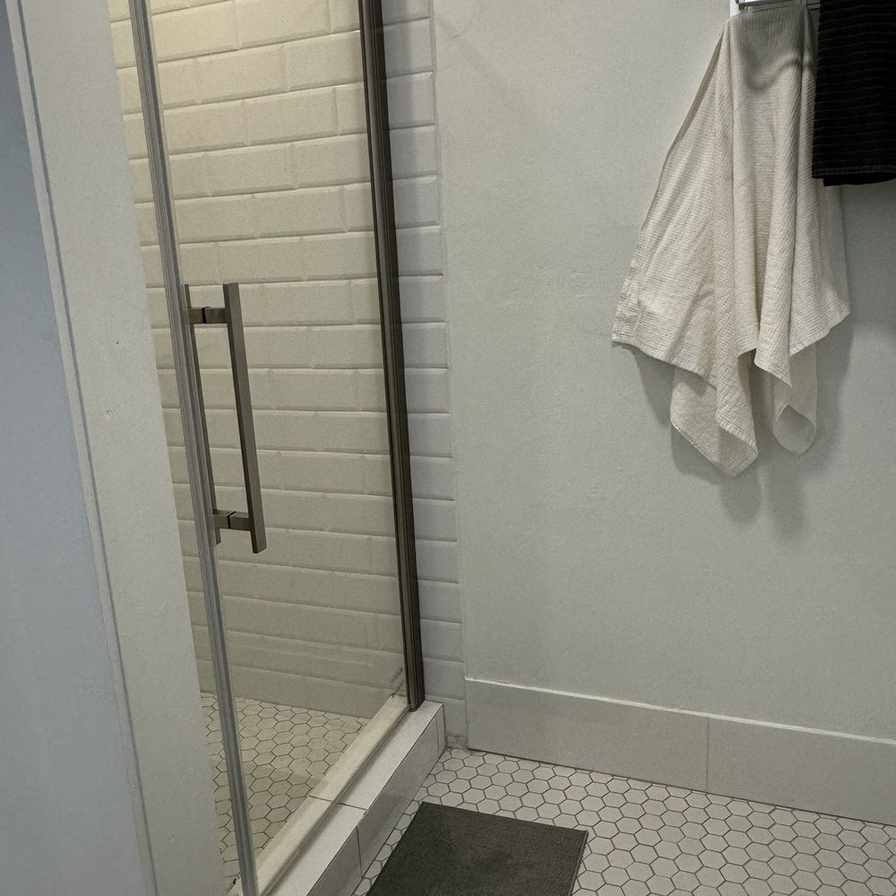 Hotel henry - Shower in two queen room. - Hotels & Travel Near Me - Blanco, Texas Hotel henry - Shower in two queen room. - Hotels & Travel Near Me - Blanco, Texas