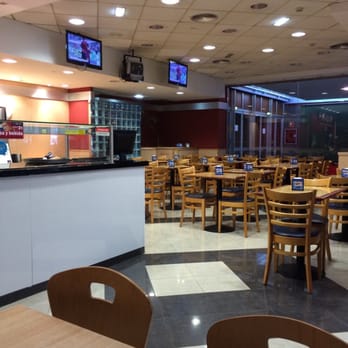 Pizza Hut - Vacío, faltan aún 3 horitas para hora punta - Pizza Near Me - Gijón, O Pizza Hut - Vacío, faltan aún 3 horitas para hora punta - Pizza Near Me - Gijón, O