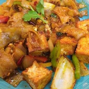 Thai bistro - Drunken noodle with tofu - Thai Near Me - Chula Vista, California Thai bistro - Drunken noodle with tofu - Thai Near Me - Chula Vista, California