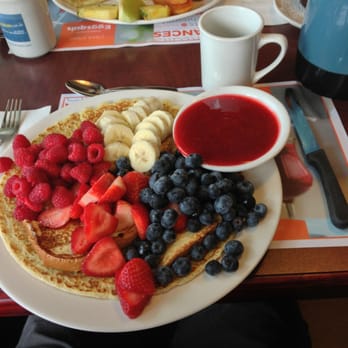 Eggsquis Magog - Delight eggsquis avec coulis de fraises - Breakfast & Brunch Near Me - Magog, Quebec Eggsquis Magog - Delight eggsquis avec coulis de fraises - Breakfast & Brunch Near Me - Magog, Quebec