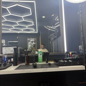 Dapper Dave’s Barber Lounge - Barbers Near Me - Valley Village, California