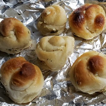 Pizzaiola - Garlic Knots - decent flavor, texture is too doughy - Pizza Near Me - North Babylon, New York