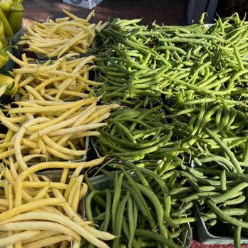 Farmers Market - green beans and yellow peppers - Farmers Market Near Me - Wooster, Ohio Farmers Market - green beans and yellow peppers - Farmers Market Near Me - Wooster, Ohio