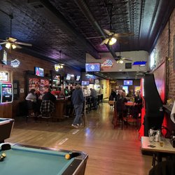 Henson's Pub - The back half of the bar.