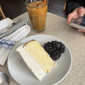 Cullum's Attaboy - MOM'S 1976 CHEESECAKE .... A great appetizer or dessert - Breakfast & Brunch Near Me - San Antonio, Texas