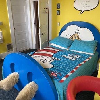 Hotel Sylvia - Dr. Seuss room - Hotels Near Me - Newport, Oregon Hotel Sylvia - Dr. Seuss room - Hotels Near Me - Newport, Oregon