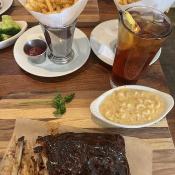 Gibbons Fine Grill - Ribs, Mac and cheese and fries - Seafood Near Me - Shreveport, Louisiana