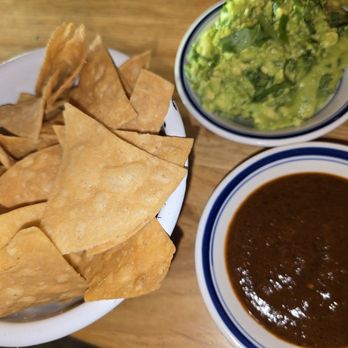 El Granjero Cantina - Guacamole and salsa with chips - Mexican Near Me - Los Angeles, California
