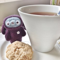Wij Trädgårdar - Te och bobbaloo-sized kaka