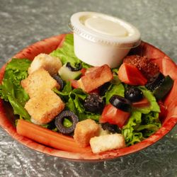RETRO Bar & Grill - House Salad.