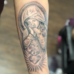 Majestic tattoos and piercings