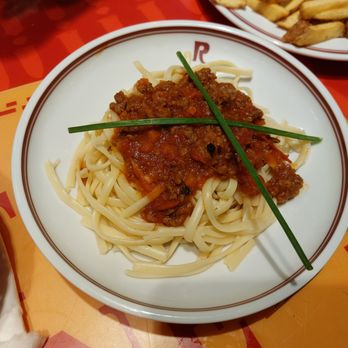 Bistrot Chez Rémy - Linguine Bolognese - French Near Me - Chessy, 77 Bistrot Chez Rémy - Linguine Bolognese - French Near Me - Chessy, 77