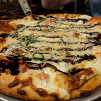 Kona Brewing - Margarita pizza with balsamic drizzle - Pubs Near Me - Honolulu, Hawaii Kona Brewing - Margarita pizza with balsamic drizzle - Pubs Near Me - Honolulu, Hawaii
