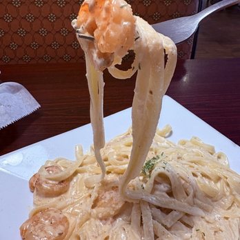 Italian Garden - Shrimp Alfredo   Follow my ig/tiktok @yumthatgreenville - Italian Near Me - Greenville, South Carolina