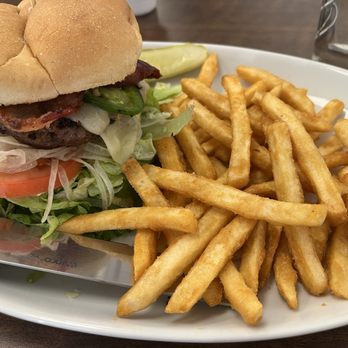 Syrup & Salt - Jalapeño burger with fries - American Near Me - Mesa, Arizona Syrup & Salt - Jalapeño burger with fries - American Near Me - Mesa, Arizona