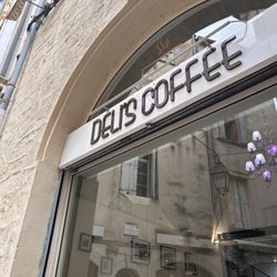 Deli's Coffee - Outside seating area view