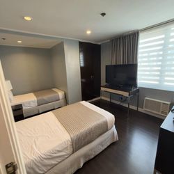 Astoria Plaza - Bedroom
