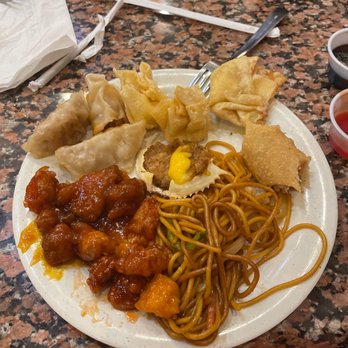 Chow Tyme Grill Buffet - Lo mein, stuffed crab, egg roll, sesame chicken, honey chicken, potstickers, cheese wontons.....IT WAS ALL HORRIBLE - Chinese Near Me - Pensacola, Florida