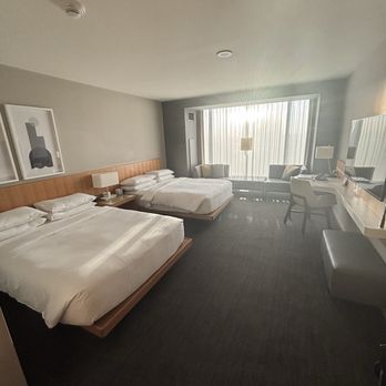 Marriott Marquis Chicago - Room - Hotels Near Me - Chicago, Illinois